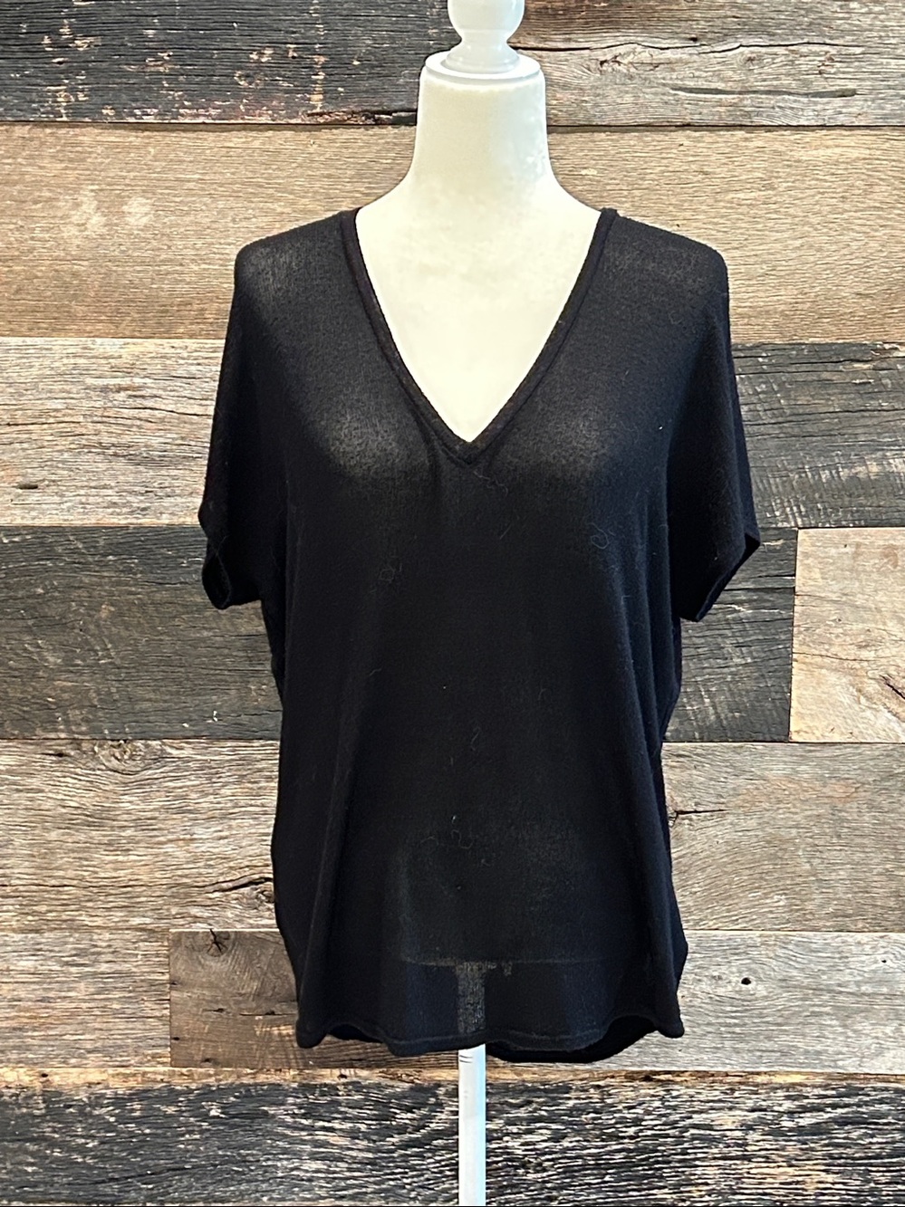 Express One Eleven Lightweight Knit Top. Large